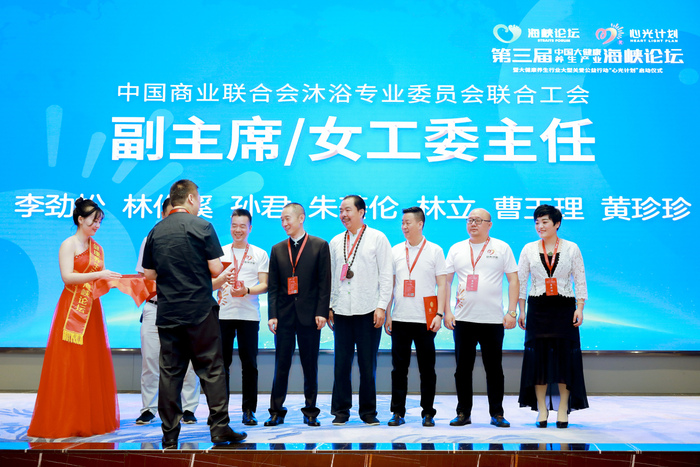 李总领奖1.jpg